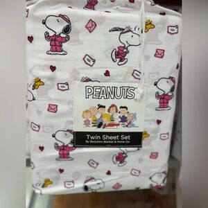 Peanuts Twin Sheet Set - White with Pink and Black